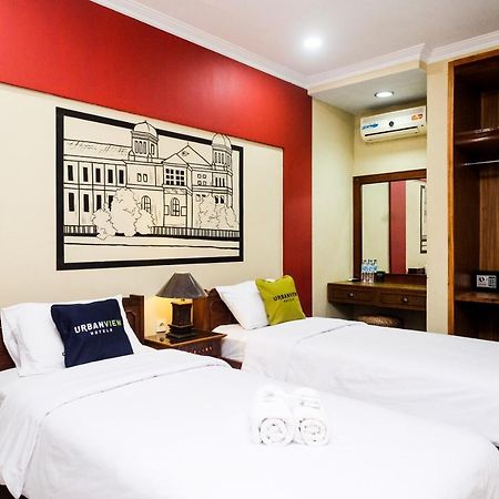 Urbanview Hotel Syariah Wisnugraha By Reddoorz ジョグジャカルタ エクステリア 写真