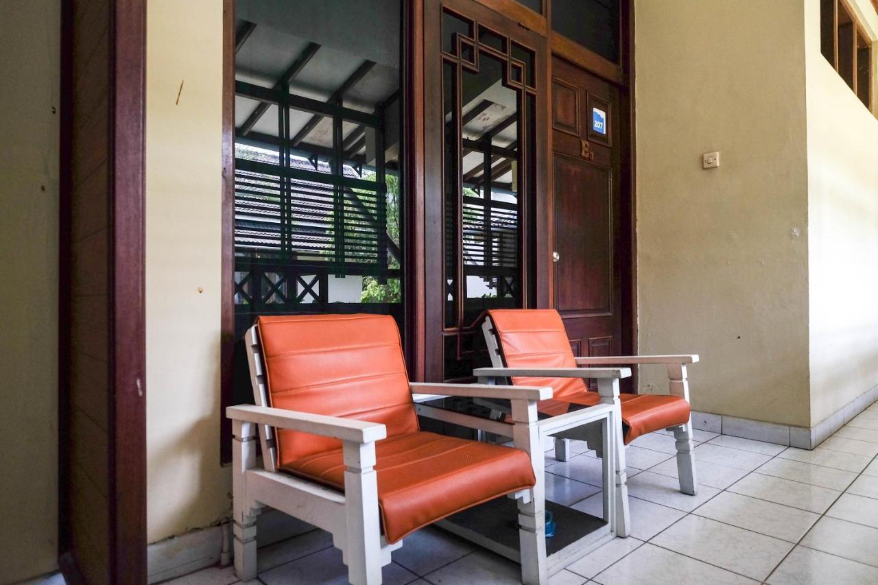 Urbanview Hotel Syariah Wisnugraha By Reddoorz ジョグジャカルタ エクステリア 写真