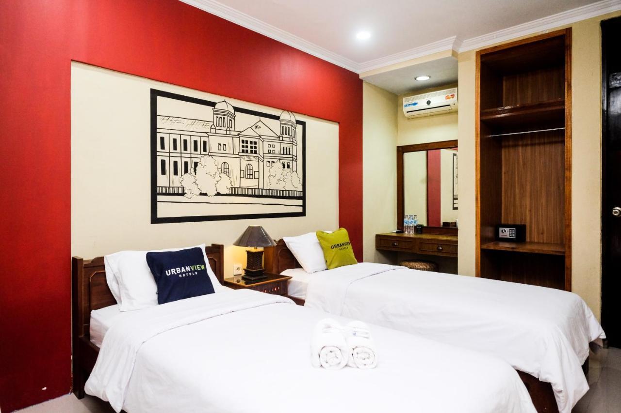 Urbanview Hotel Syariah Wisnugraha By Reddoorz ジョグジャカルタ エクステリア 写真