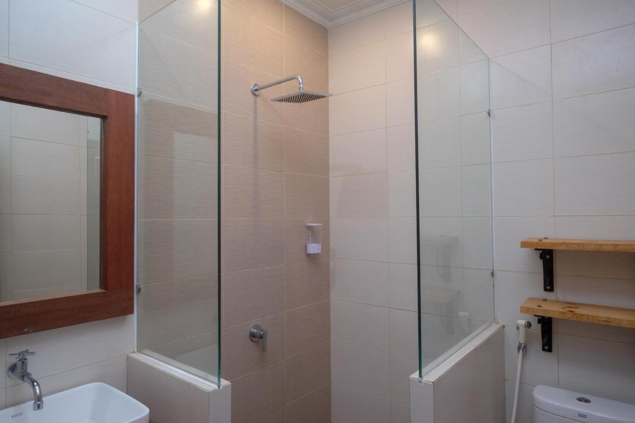 Urbanview Hotel Syariah Wisnugraha By Reddoorz ジョグジャカルタ エクステリア 写真