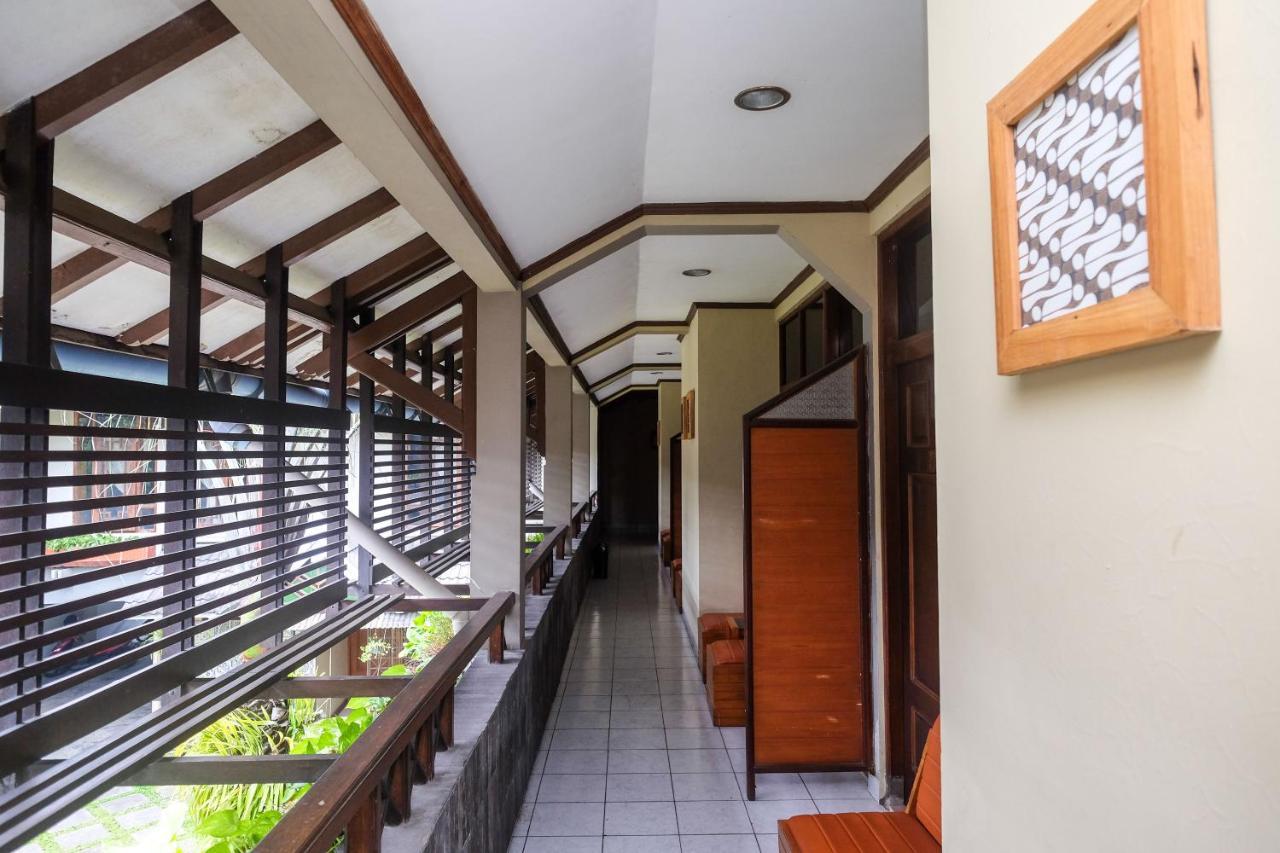 Urbanview Hotel Syariah Wisnugraha By Reddoorz ジョグジャカルタ エクステリア 写真