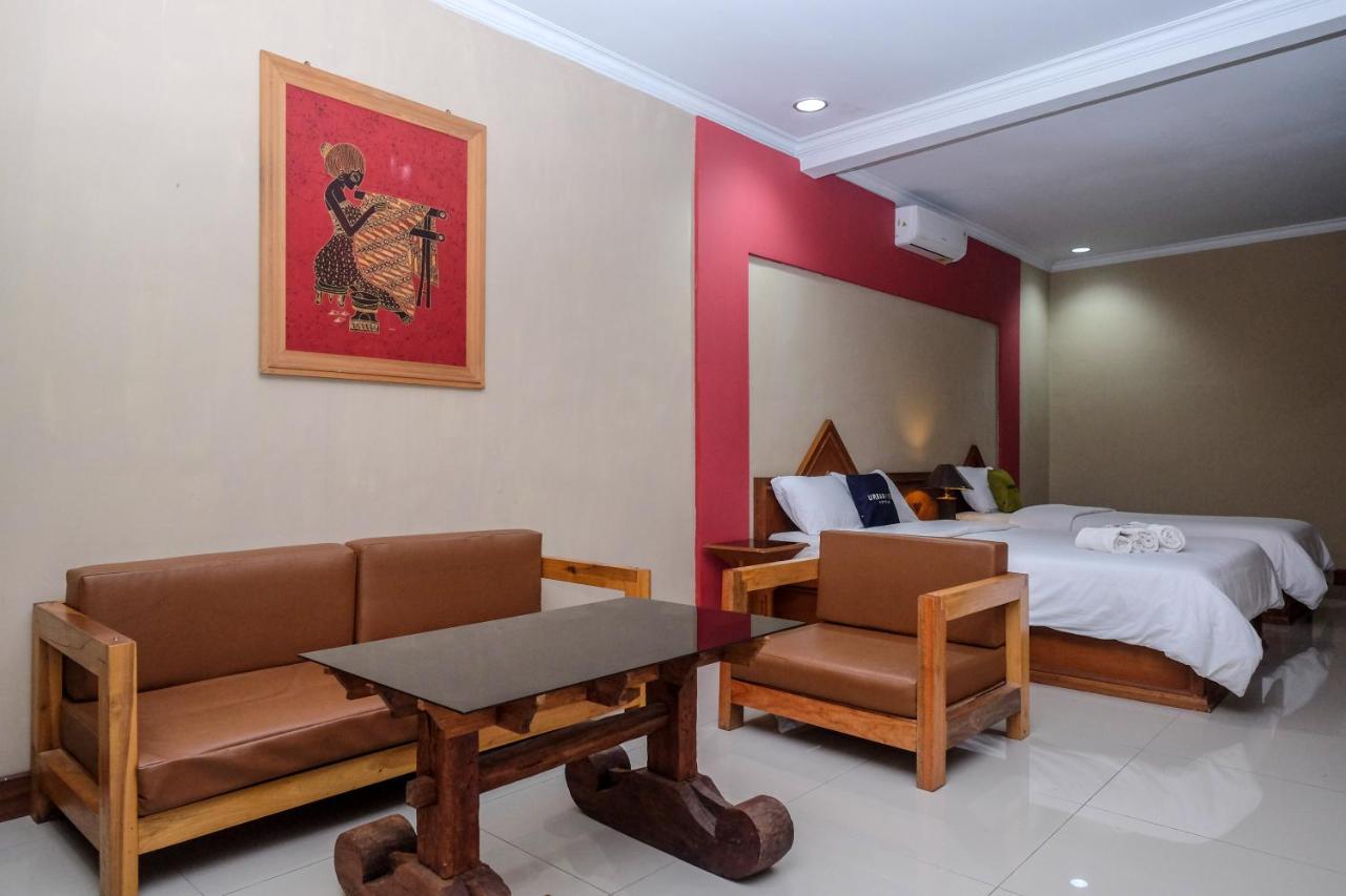 Urbanview Hotel Syariah Wisnugraha By Reddoorz ジョグジャカルタ エクステリア 写真