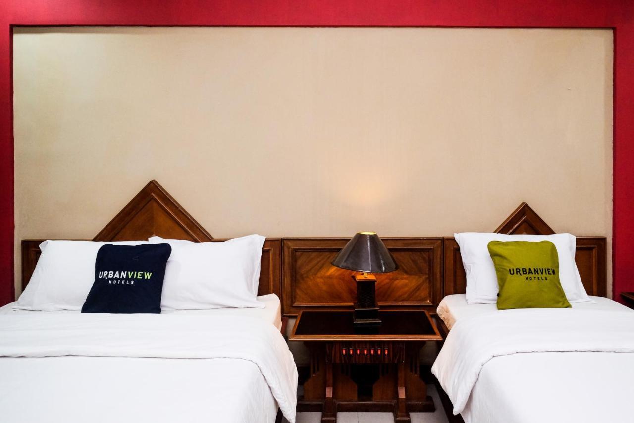 Urbanview Hotel Syariah Wisnugraha By Reddoorz ジョグジャカルタ エクステリア 写真