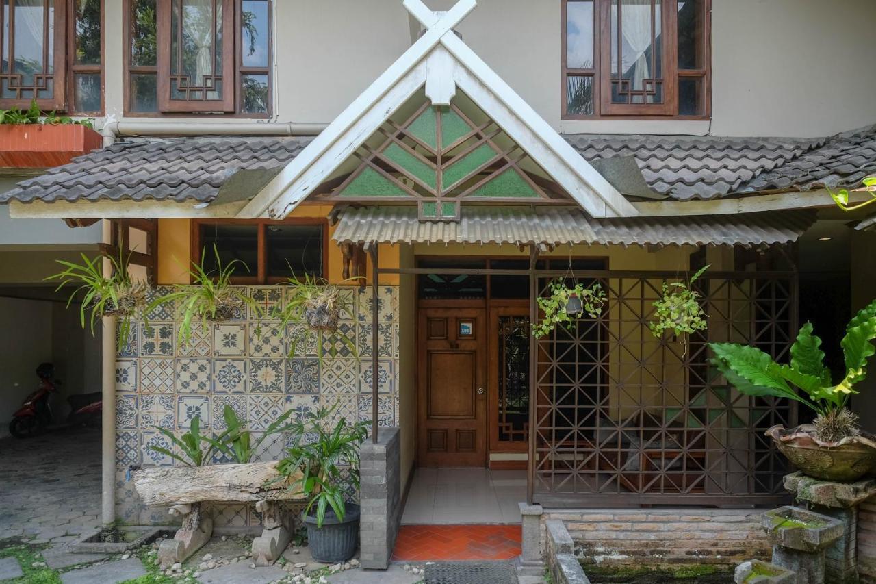 Urbanview Hotel Syariah Wisnugraha By Reddoorz ジョグジャカルタ エクステリア 写真