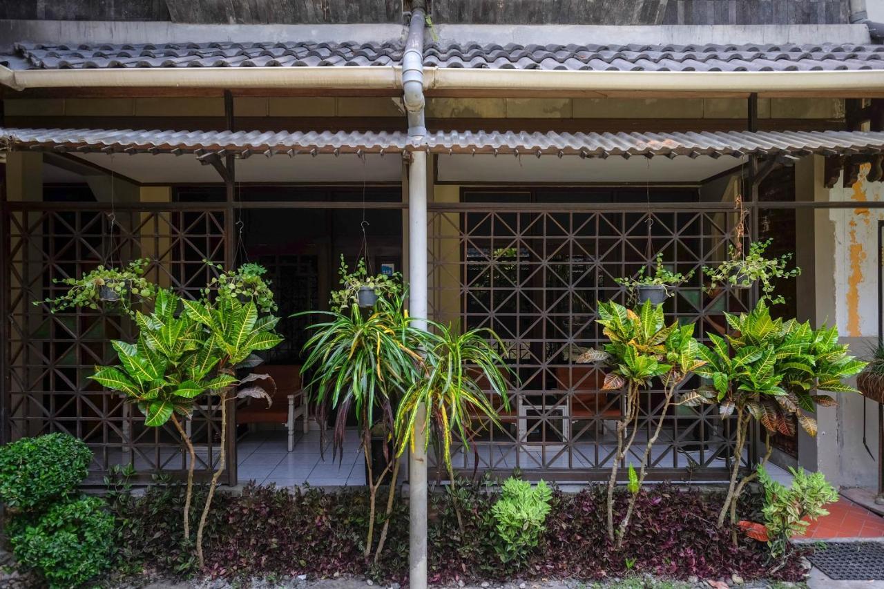 Urbanview Hotel Syariah Wisnugraha By Reddoorz ジョグジャカルタ エクステリア 写真