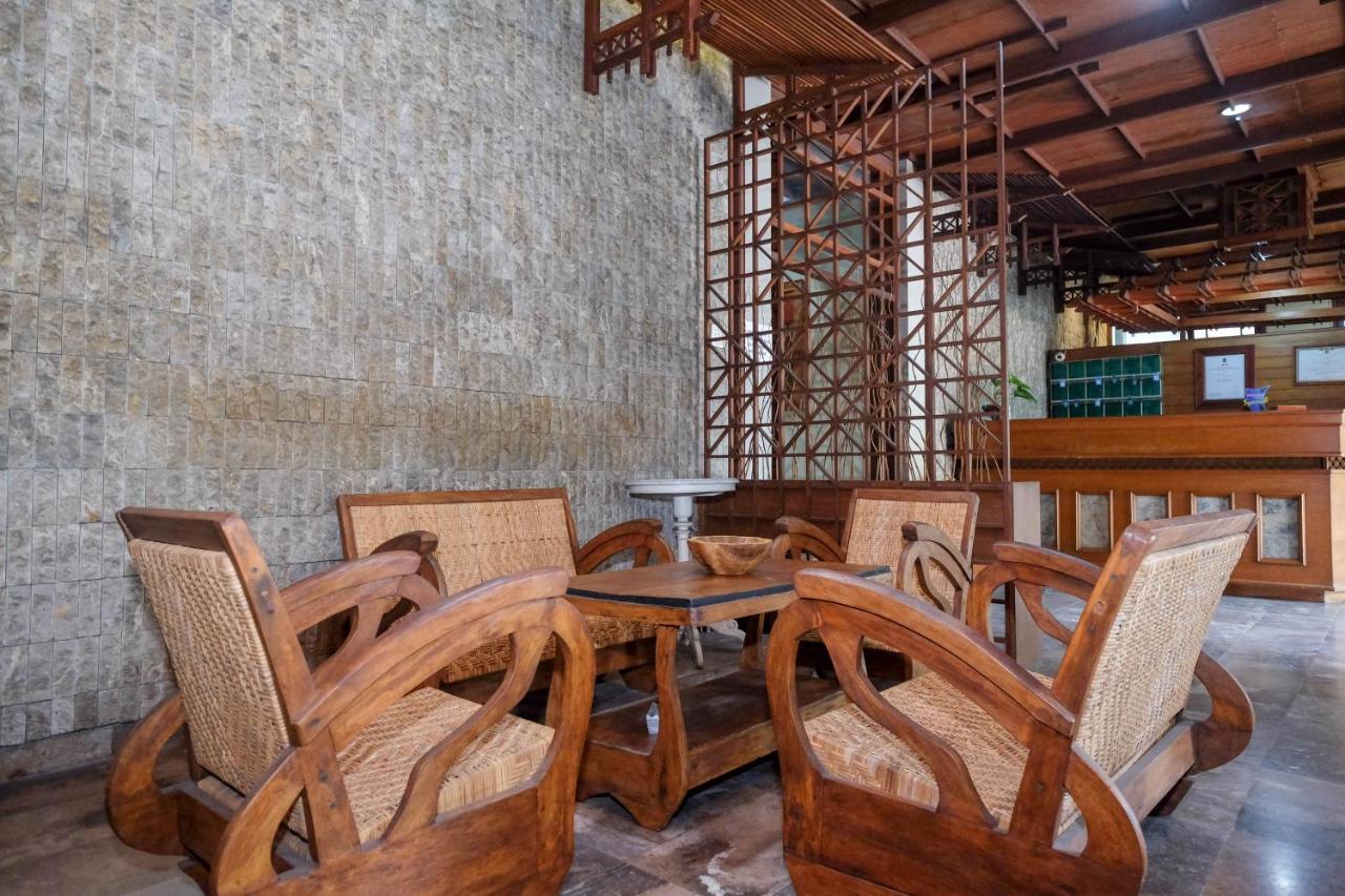 Urbanview Hotel Syariah Wisnugraha By Reddoorz ジョグジャカルタ エクステリア 写真