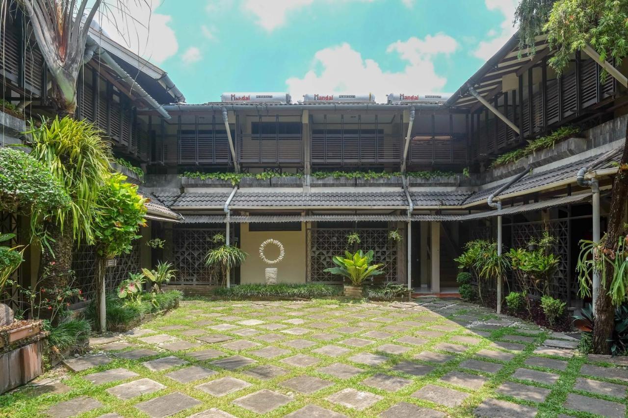 Urbanview Hotel Syariah Wisnugraha By Reddoorz ジョグジャカルタ エクステリア 写真