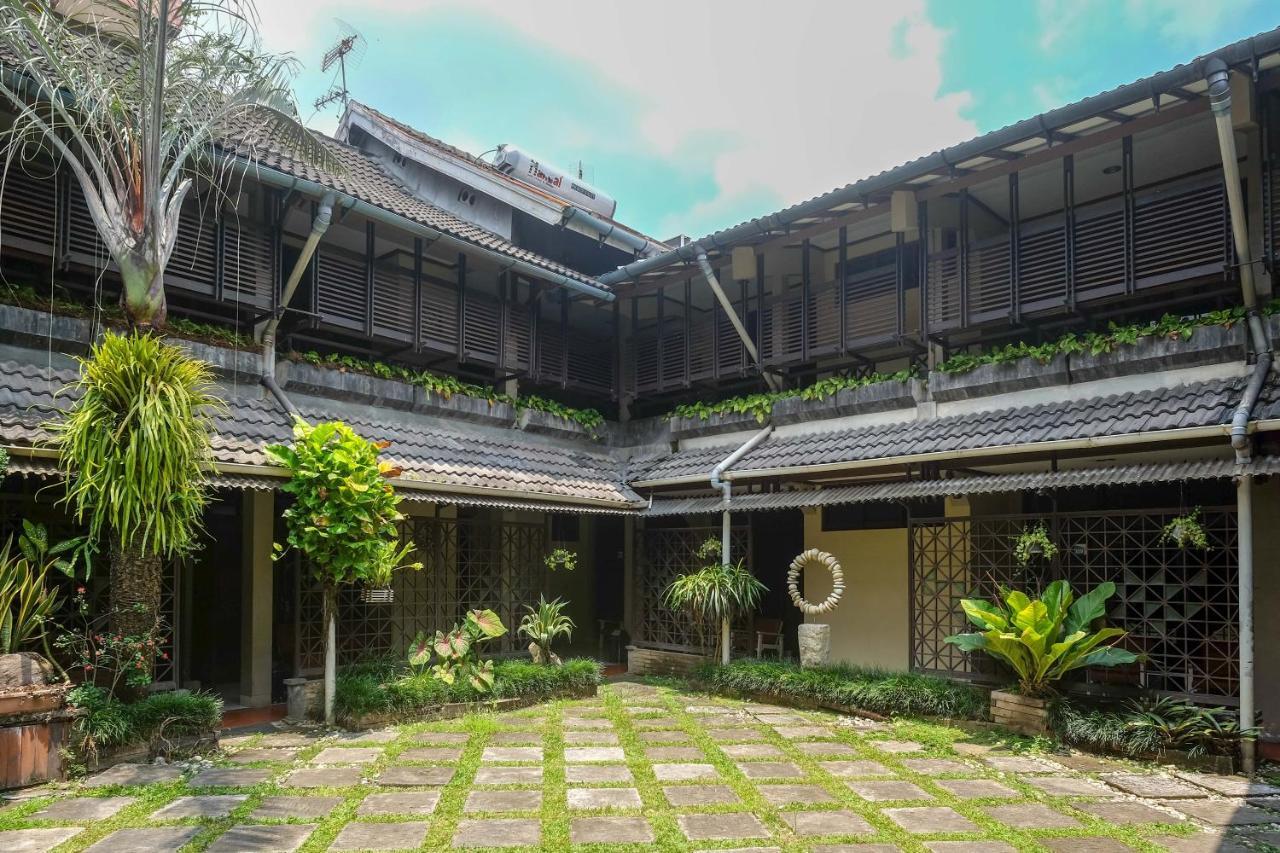 Urbanview Hotel Syariah Wisnugraha By Reddoorz ジョグジャカルタ エクステリア 写真