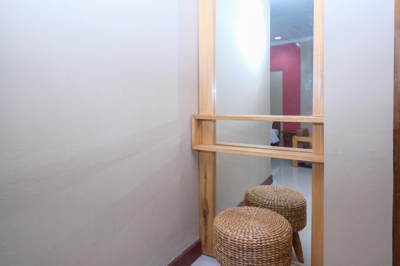 Urbanview Hotel Syariah Wisnugraha By Reddoorz ジョグジャカルタ エクステリア 写真