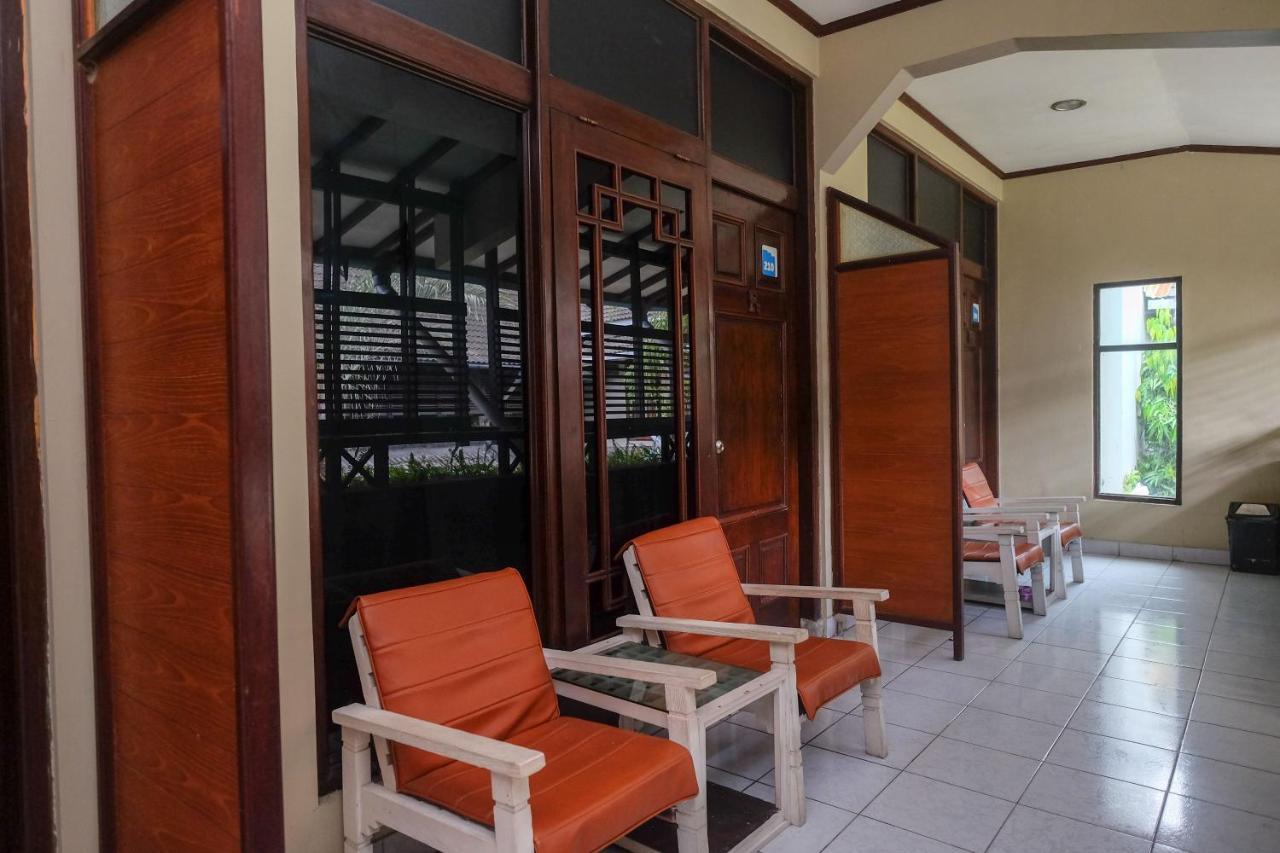 Urbanview Hotel Syariah Wisnugraha By Reddoorz ジョグジャカルタ エクステリア 写真