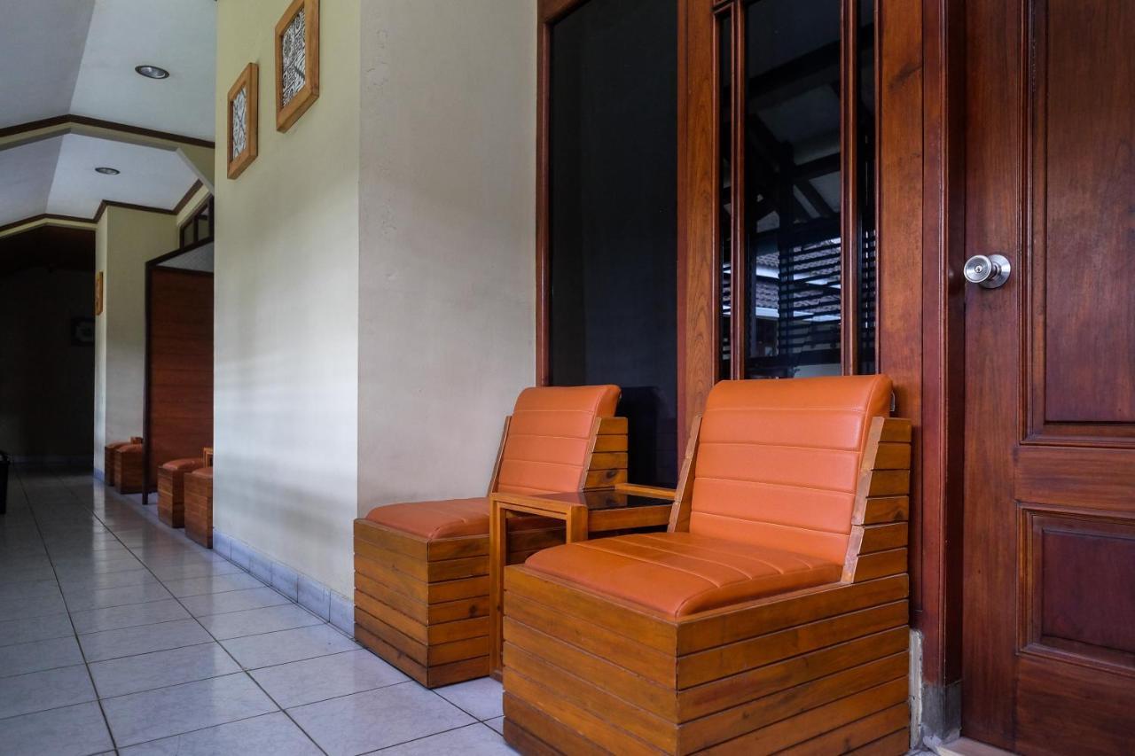 Urbanview Hotel Syariah Wisnugraha By Reddoorz ジョグジャカルタ エクステリア 写真