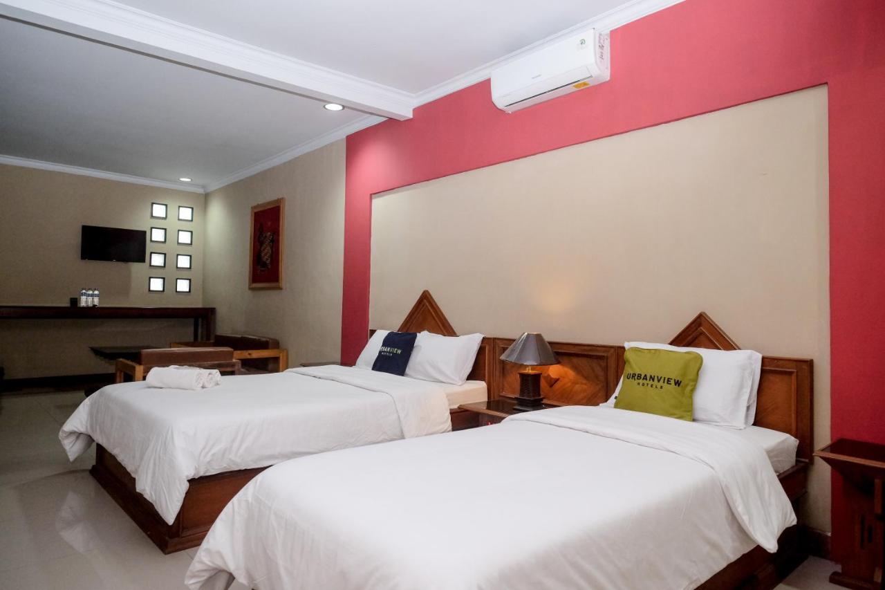 Urbanview Hotel Syariah Wisnugraha By Reddoorz ジョグジャカルタ エクステリア 写真