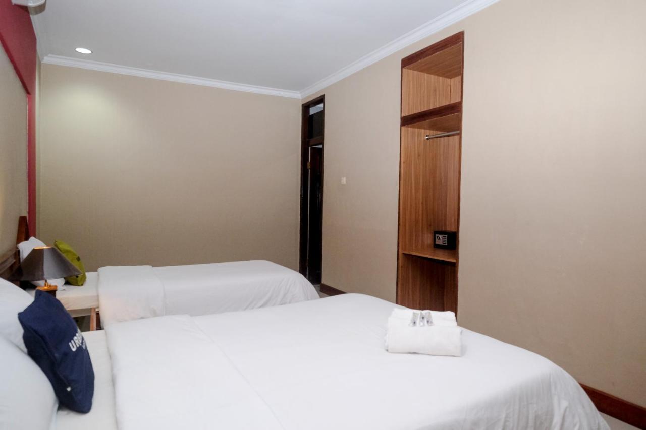 Urbanview Hotel Syariah Wisnugraha By Reddoorz ジョグジャカルタ エクステリア 写真