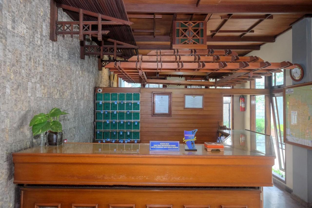 Urbanview Hotel Syariah Wisnugraha By Reddoorz ジョグジャカルタ エクステリア 写真