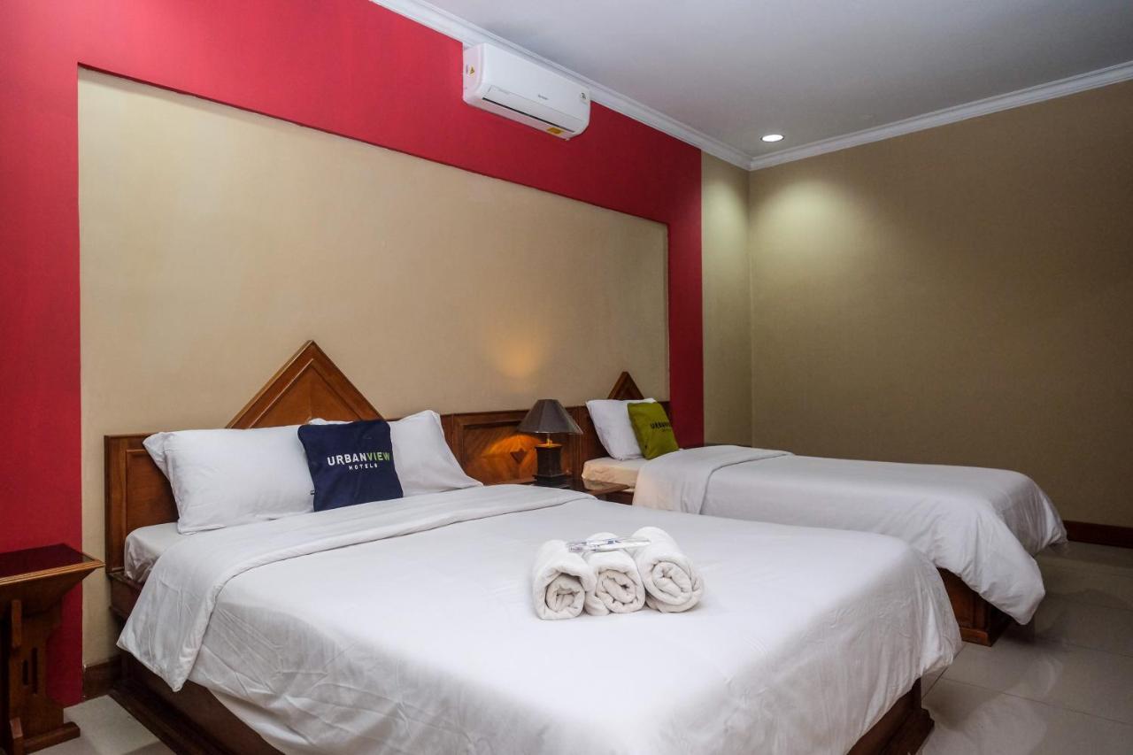 Urbanview Hotel Syariah Wisnugraha By Reddoorz ジョグジャカルタ エクステリア 写真