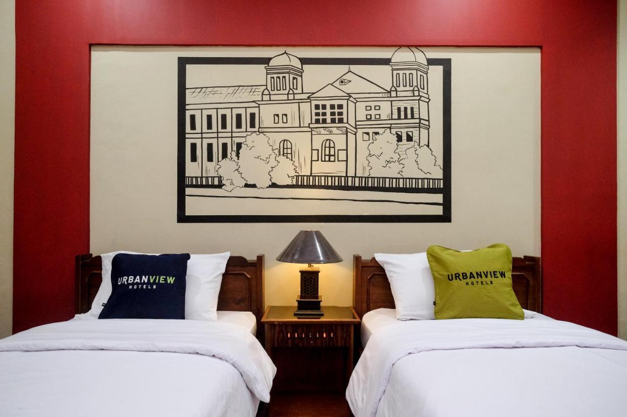 Urbanview Hotel Syariah Wisnugraha By Reddoorz ジョグジャカルタ エクステリア 写真