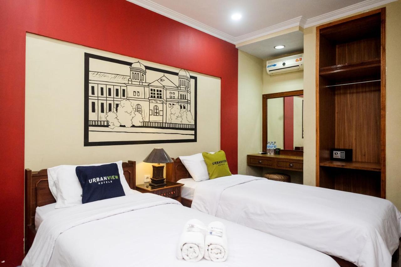 Urbanview Hotel Syariah Wisnugraha By Reddoorz ジョグジャカルタ エクステリア 写真