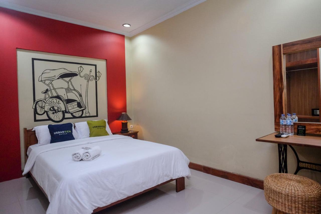 Urbanview Hotel Syariah Wisnugraha By Reddoorz ジョグジャカルタ エクステリア 写真