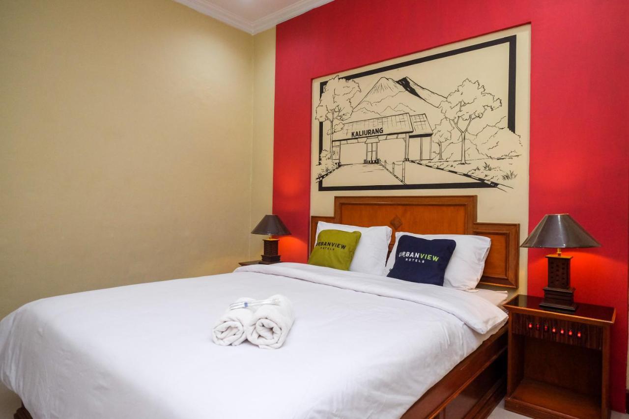 Urbanview Hotel Syariah Wisnugraha By Reddoorz ジョグジャカルタ エクステリア 写真