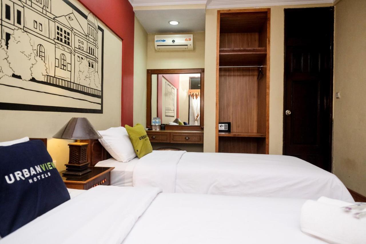 Urbanview Hotel Syariah Wisnugraha By Reddoorz ジョグジャカルタ エクステリア 写真